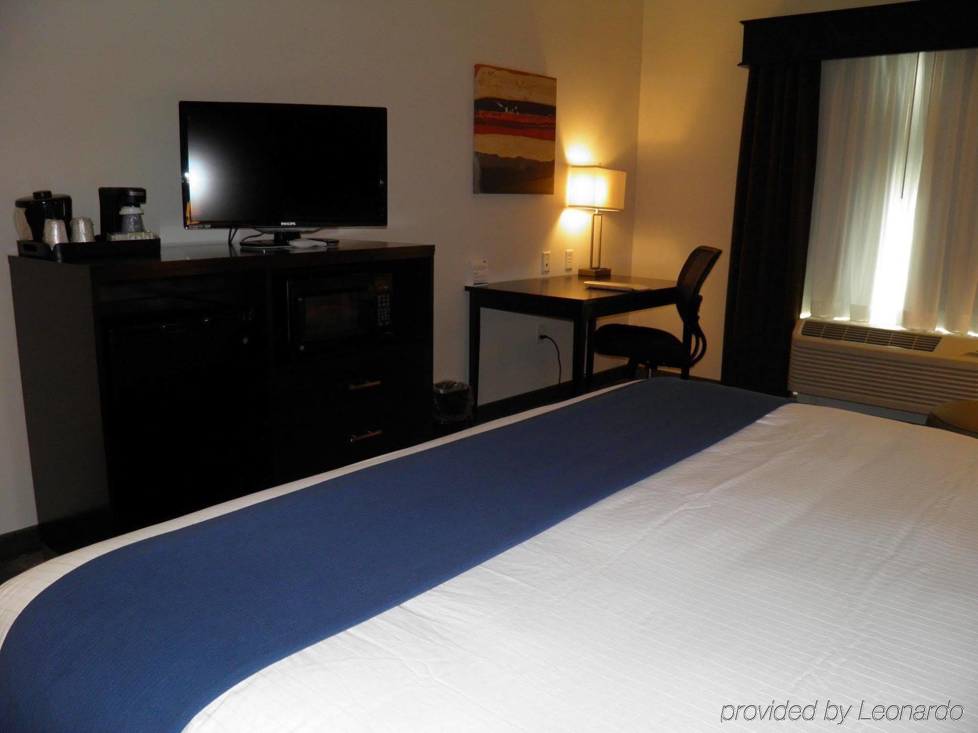 Holiday Inn Express & Suites Overland Park By Ihg Exteriér fotografie